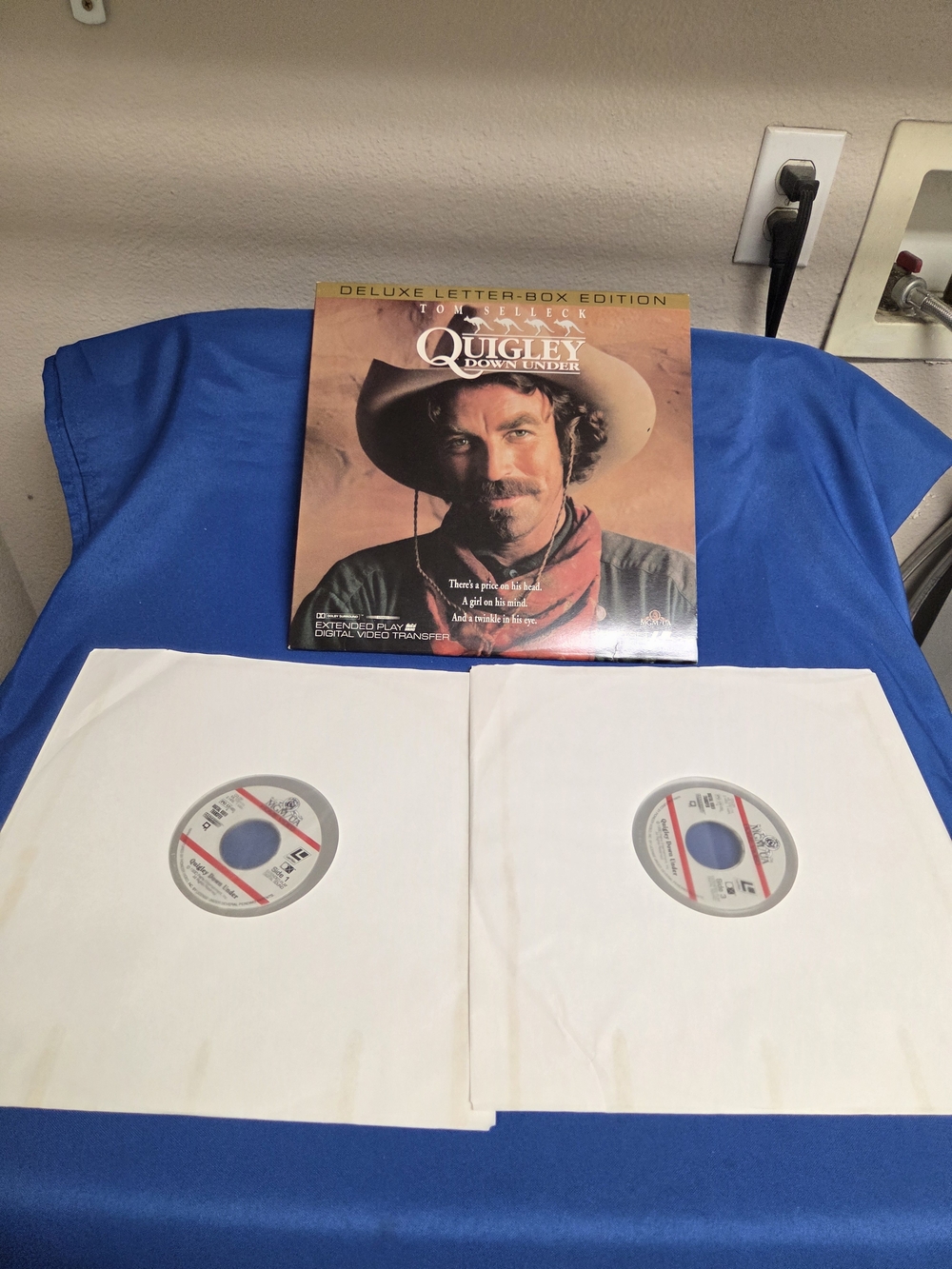 QUIGLEY DOWN UNDER: Deluxe Letter Box Edition -LASERDISC 1990 - Tom Selleck